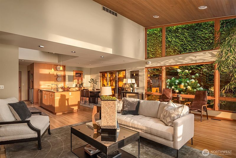 4th image of 3403 Evergreen Point Road