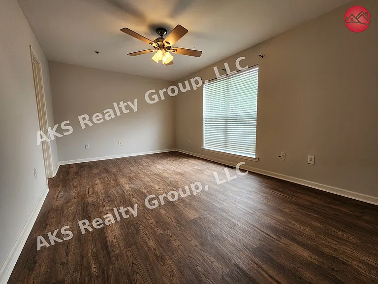 1090 Thompson Rd — Photo 7