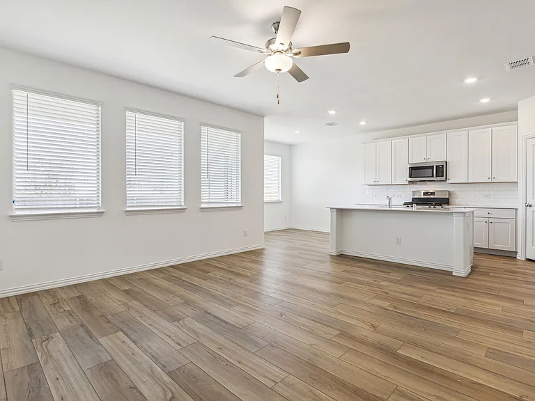 1120 Flameleaf Dr — Photo 2