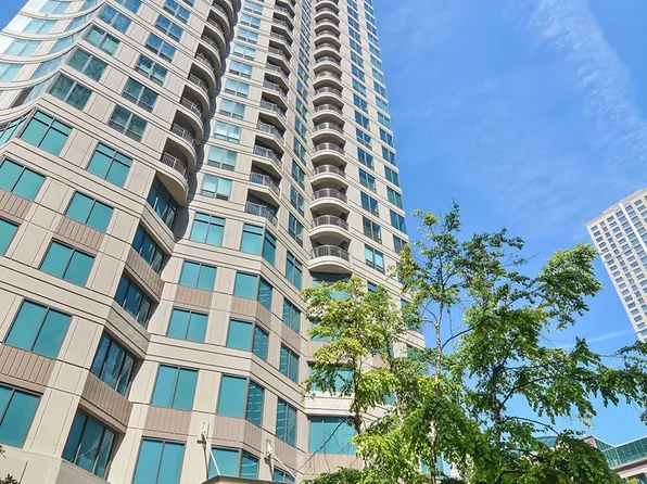 400 N La Salle Dr APT 1004, Chicago, IL 60654