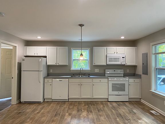 4th image of 1550B Woodland Dr