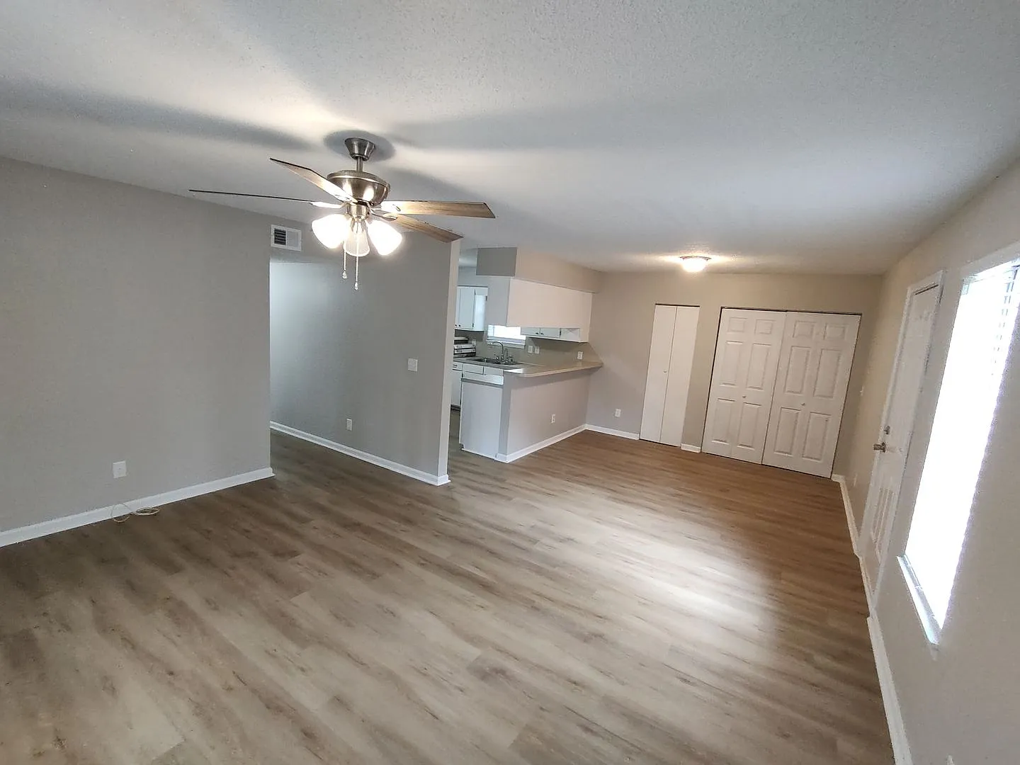 Newly Renovated 3 Bed/1.5 Bath Close To Ccu, Hgtc, Downtown Conway!! — Photo 3