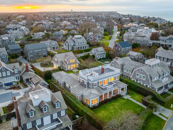 14 Lincoln Ave, Nantucket, MA 02554