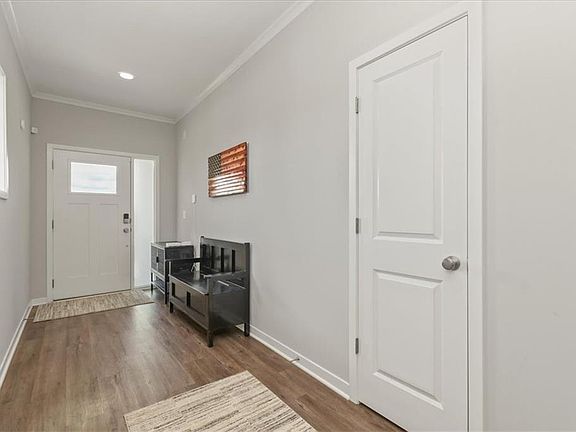 4th image of 1095 N Findley St