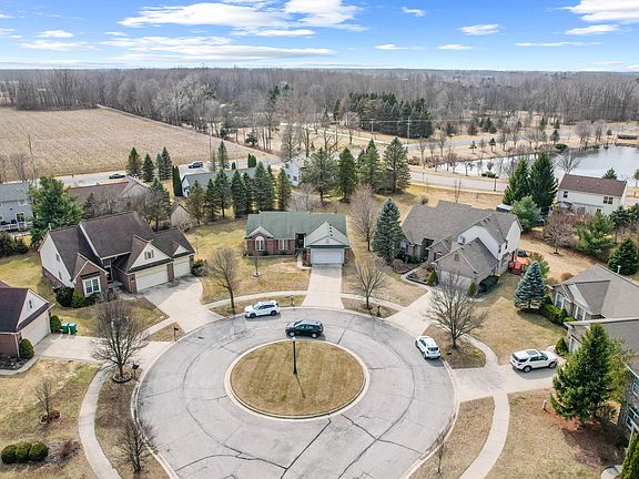 4th image of 9540 Wellington Ct