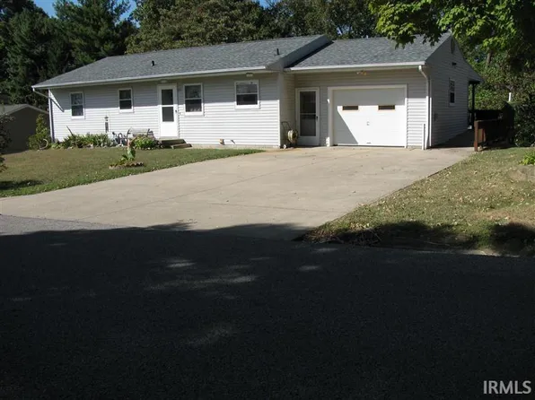 180 Laura Ln, Bloomfield, IN 47424