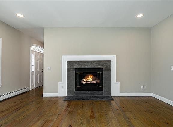 3rd image of 7 Lauren Ln