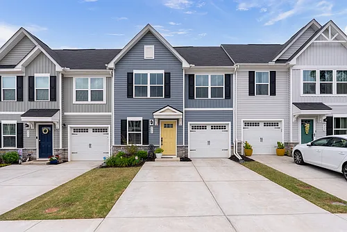 913 Leyburn Ln Photo 1