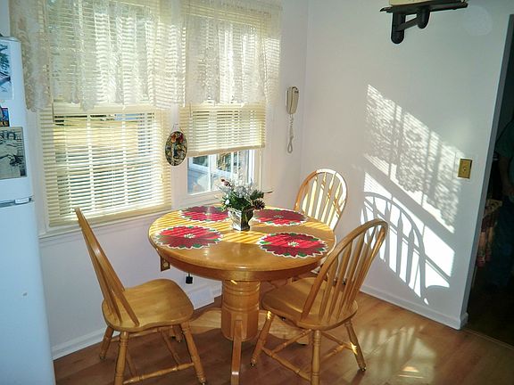 4th image of 281 Country Club Blvd