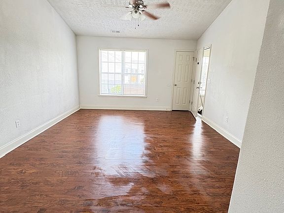 4th image of 114 John Ct