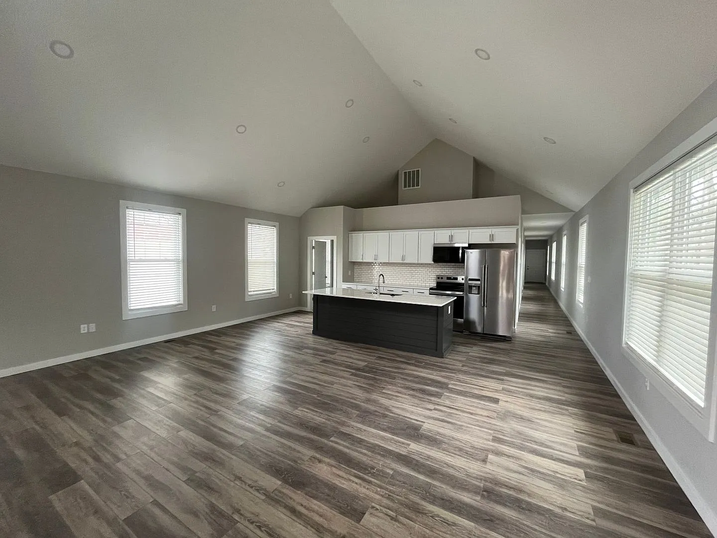 New Construction 4BR/4.5BA Great Location! — Photo 3