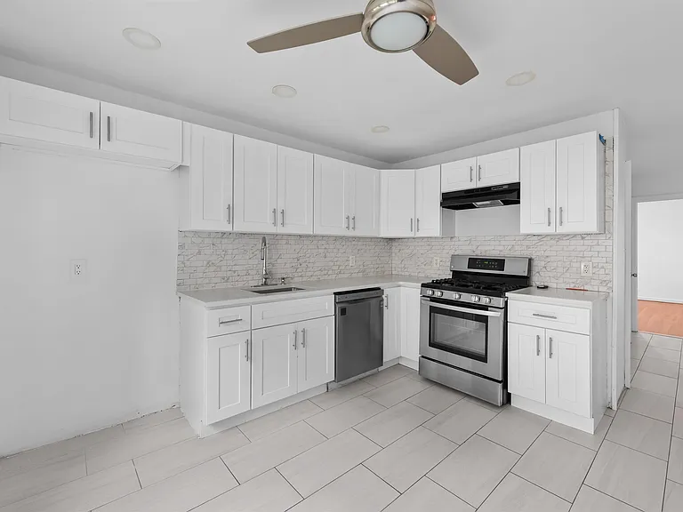 172 W 49th St #1 — Photo 8