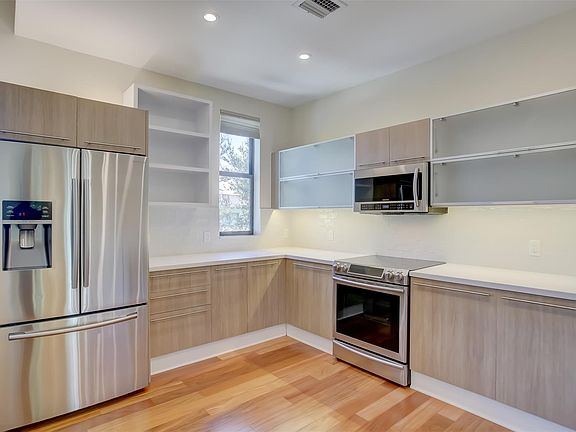 3rd image of 548 SE 1st Circle