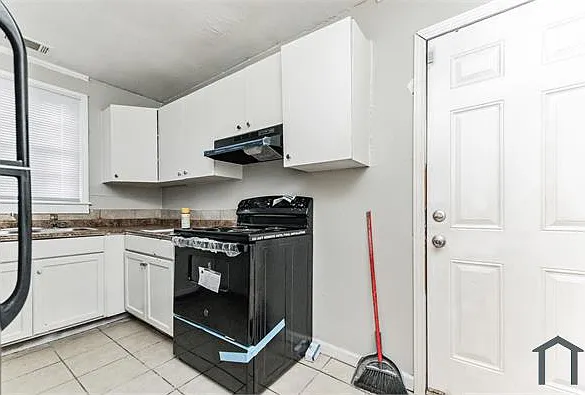 1306 Macon Ave — Photo 17