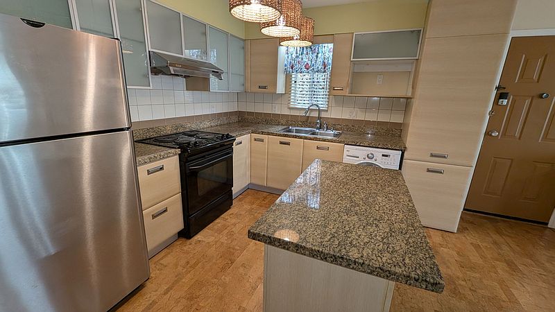 Vancouver House for rent - 2 Bedrooms — photo 2