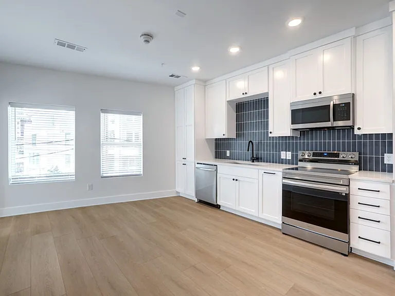 3000 Duval St #307 — Photo 6
