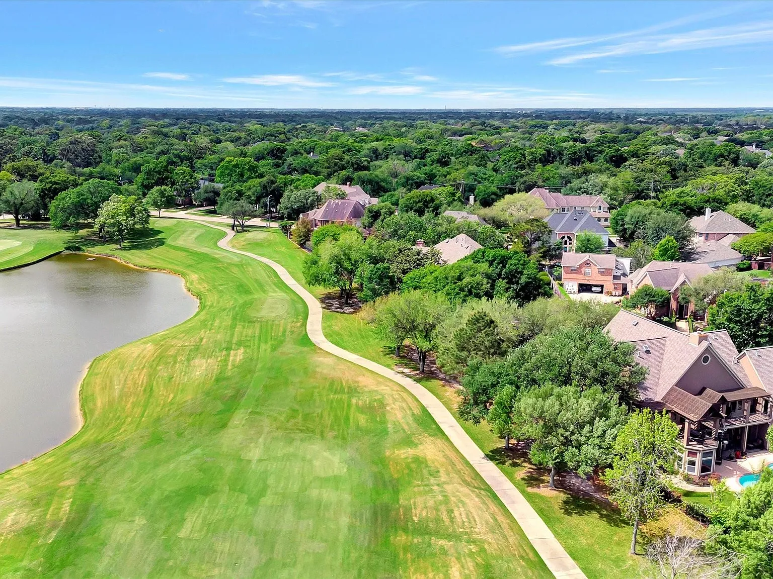 4 bed, 6.0 bath, 4711 sqft, $6,500 — Photo 4