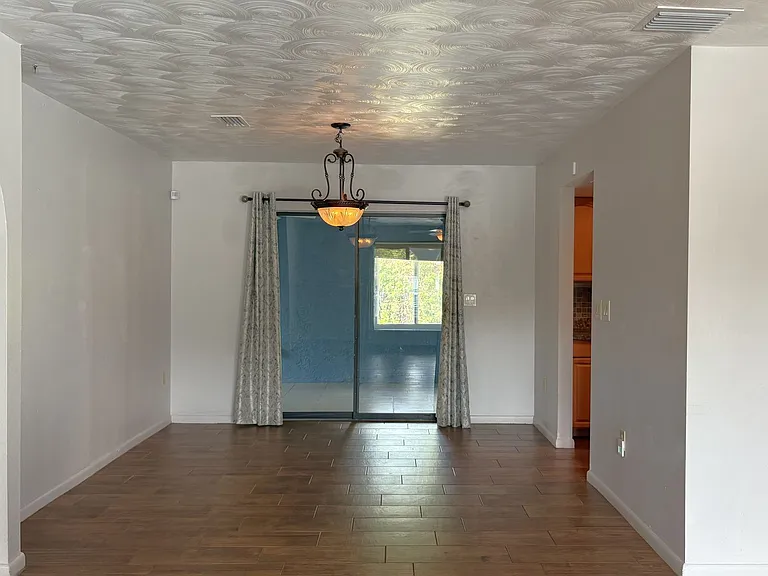 2211 Hardey St — Photo 4