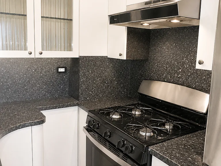 2277 Homecrest Ave #4P — Photo 2