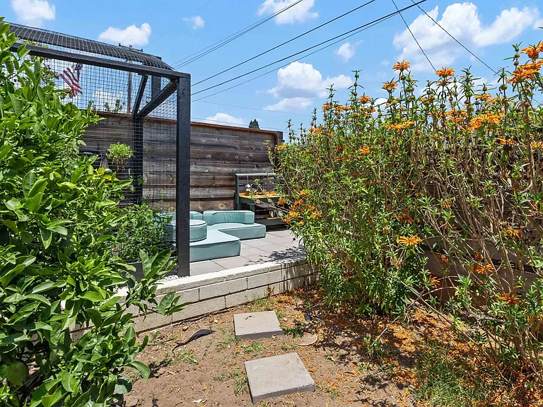 2068 Montclair St — Photo 33