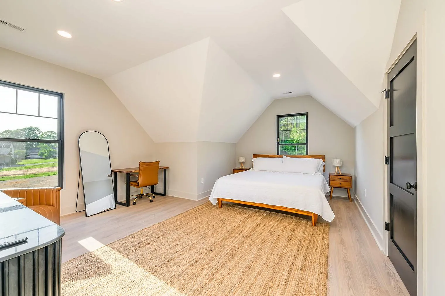 1 bed, 1.0 bath, 699 sqft, $3,012 — Photo 4