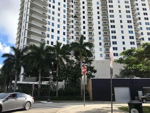 3rd image of 10 SW South River Dr APT 815