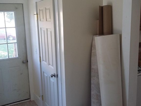 Mud/Laundry Room - Rear Entrance - 14x7