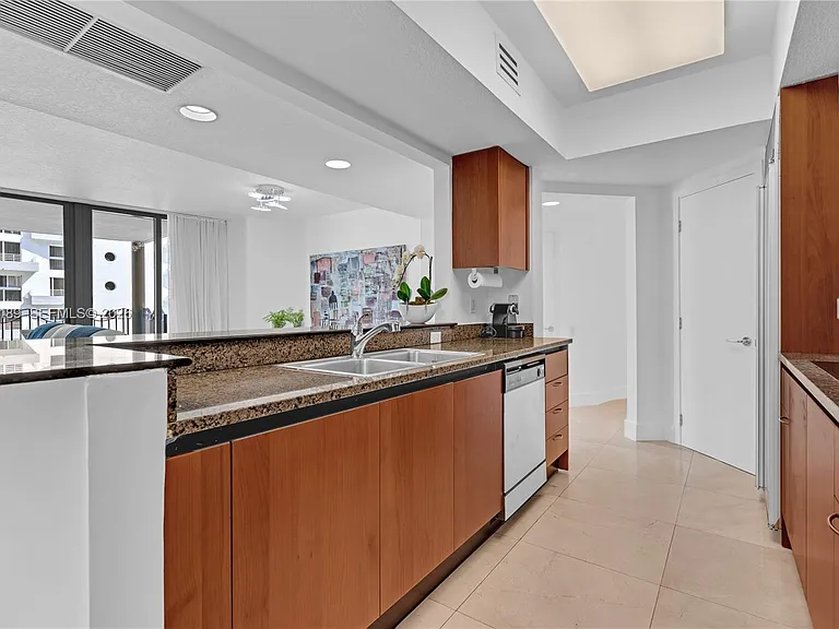 1500 Ocean Dr #505 — Photo 13