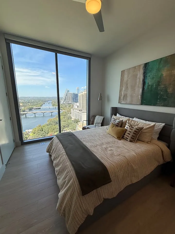 80 Red River St — Photo 2