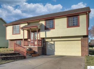610 Rosewood Ave, Papillion, NE 68133
