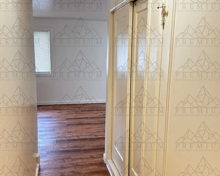 315 W 6th St — Photo 5