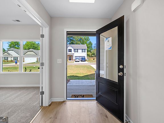 5th image of 501 Charleston Pl