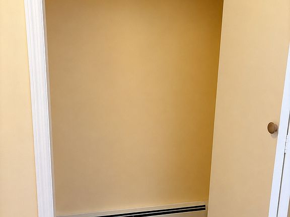 4th image of 33 Bradford St #B