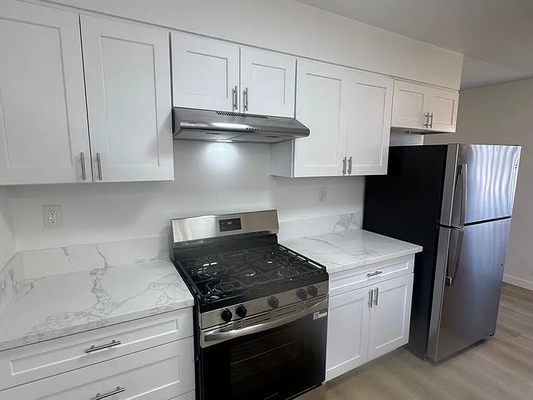 10541 Sycamore Ave — Photo 3