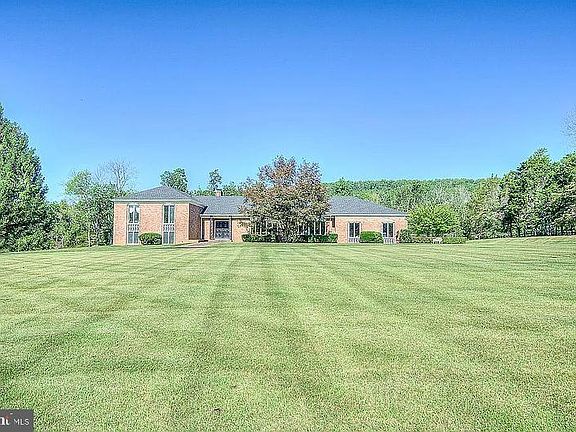 2nd image of 48 Fiddlers Creek Rd