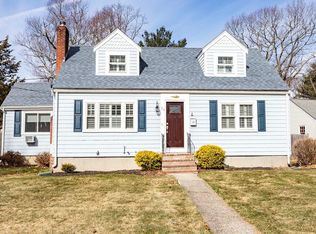 24 Crestwood Cir, Norwood, MA 02062