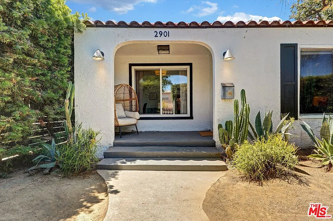 2 bed, 2.0 bath, 938 sqft, $3,750 — Photo 2