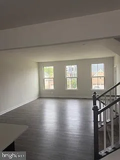 3 bed, 5.0 bath, 2700 sqft, $3,500 — Photo 3