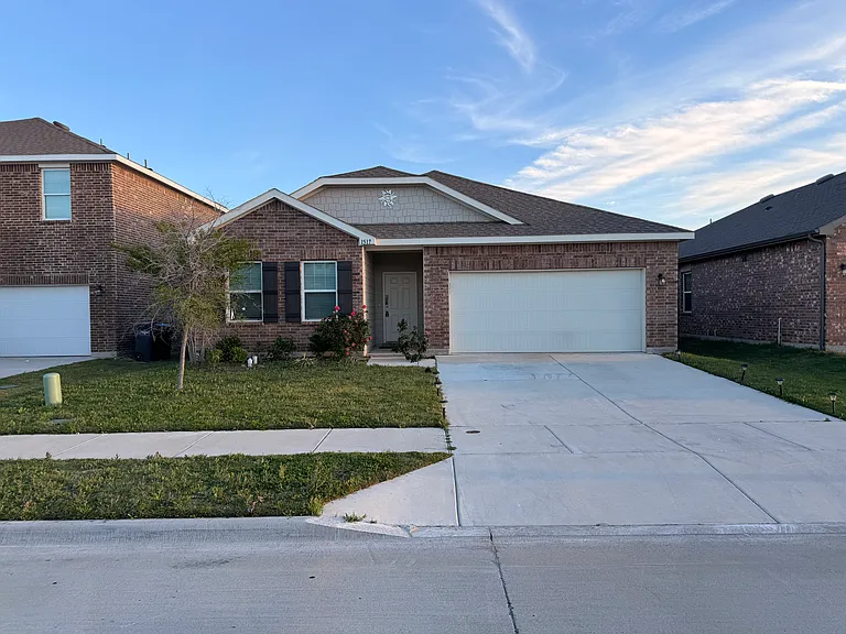 1517 Escondido Dr — Photo 2