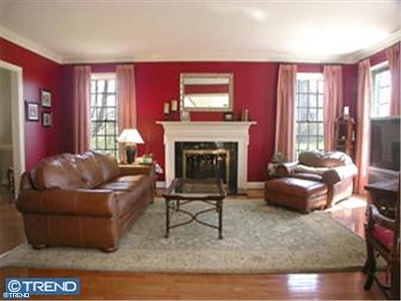 4th image of 230 Country Ln