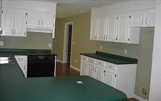 4th image of 633 Thornwood Cir