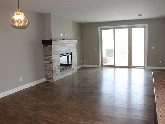 3rd image of 434 Village Ln
