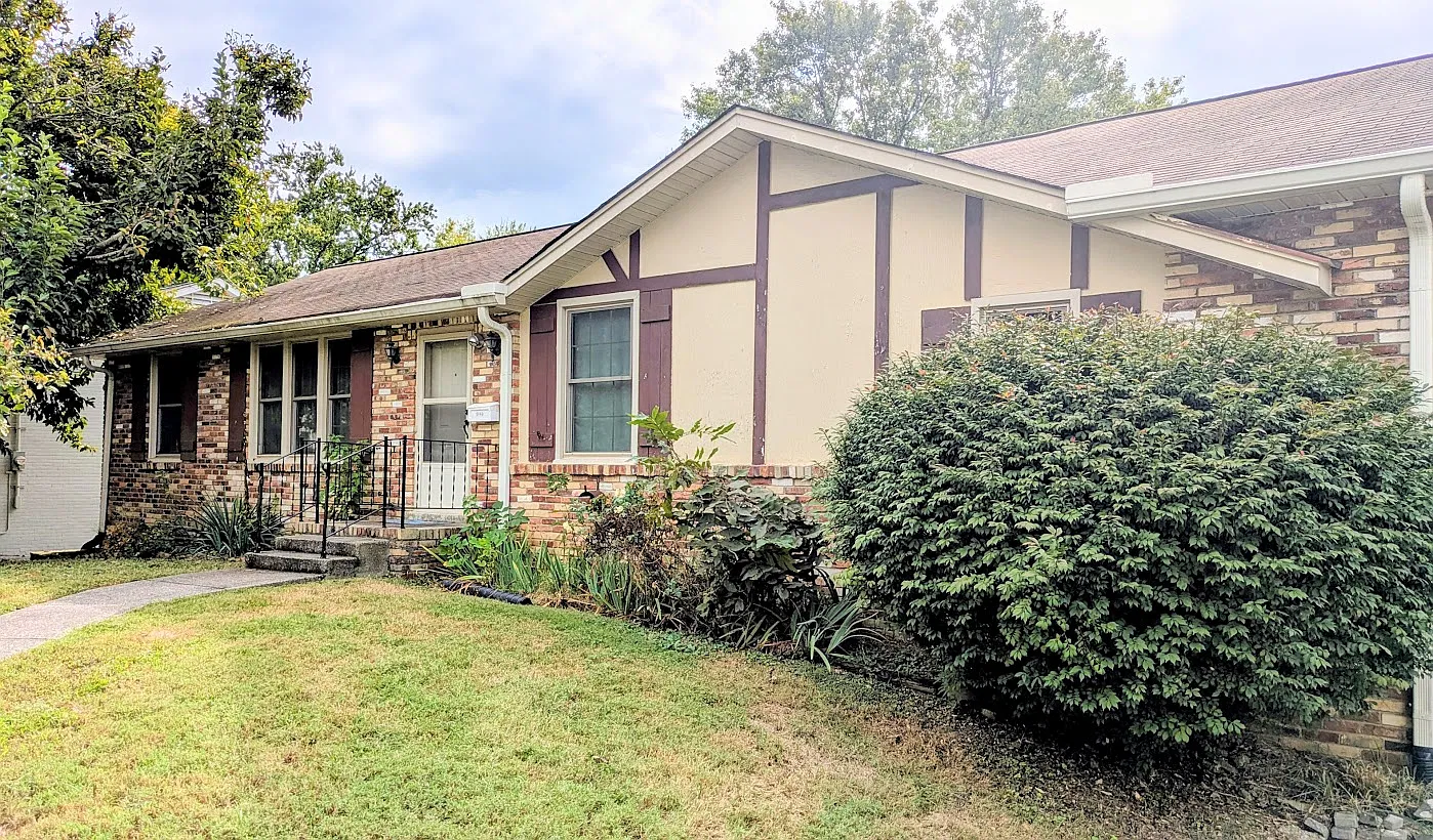 3 bed, 2270 sqft, $2,400 — Photo 2
