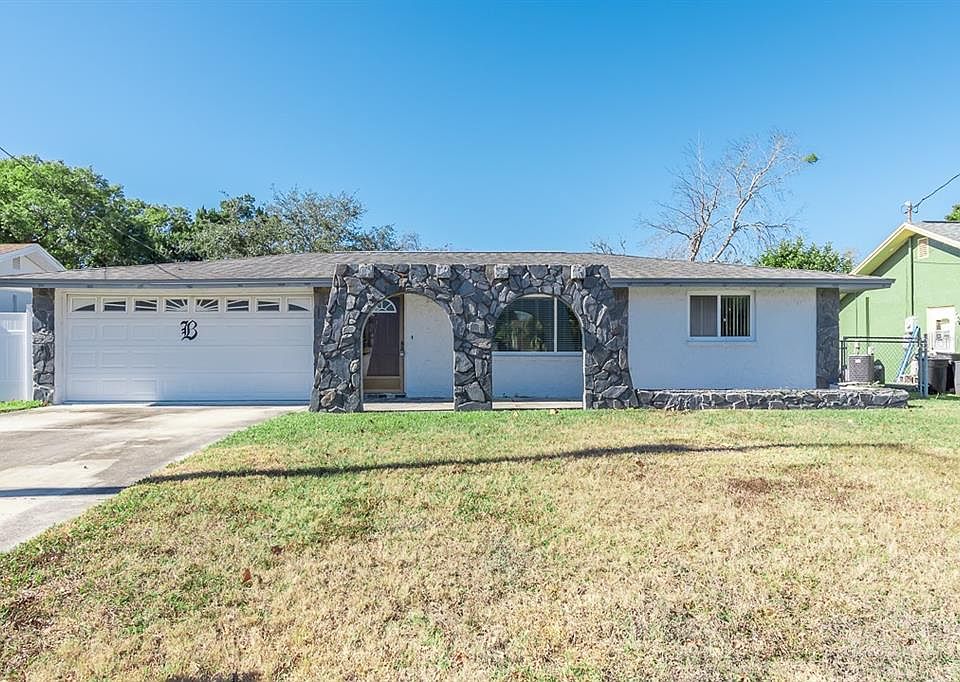 1st image of 15925 Villa Dr