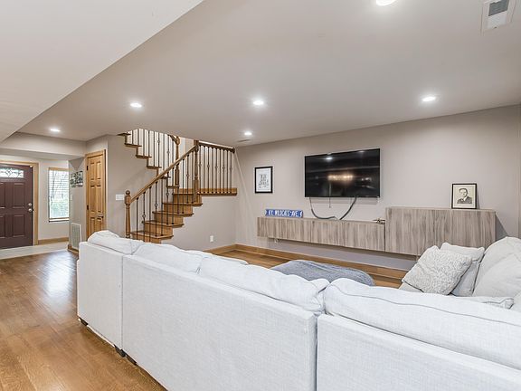 2nd image of 543 Laketower Dr Unit 123