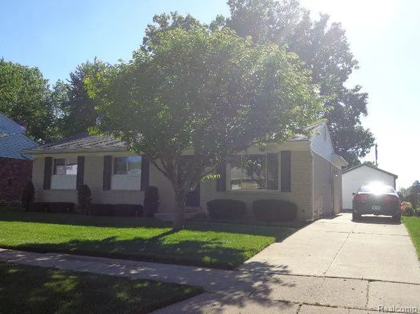 565 S Sybald St, Westland, MI 48186