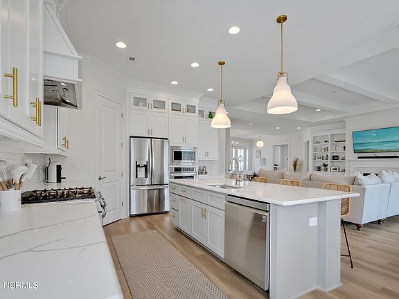 3rd image of 6232 Mirage Way