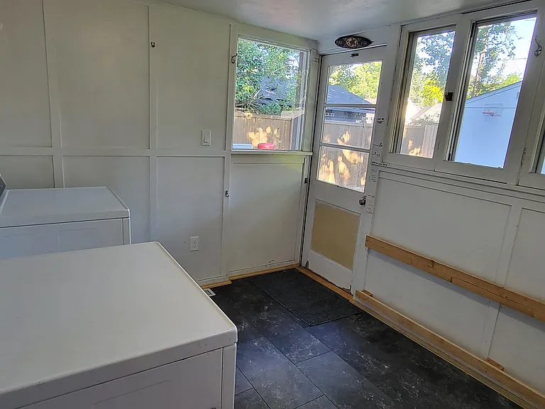 2421 W Madison Ave — Photo 15
