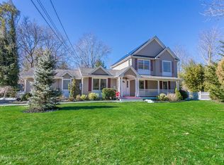 20 King Arthurs Ct, Saint James, NY 11780