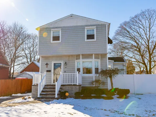 45 S Oregon Road, West Babylon, NY 11704